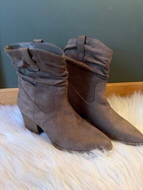 a.n.a Womens Delia Porchini Stacked Heel Slouch Boots